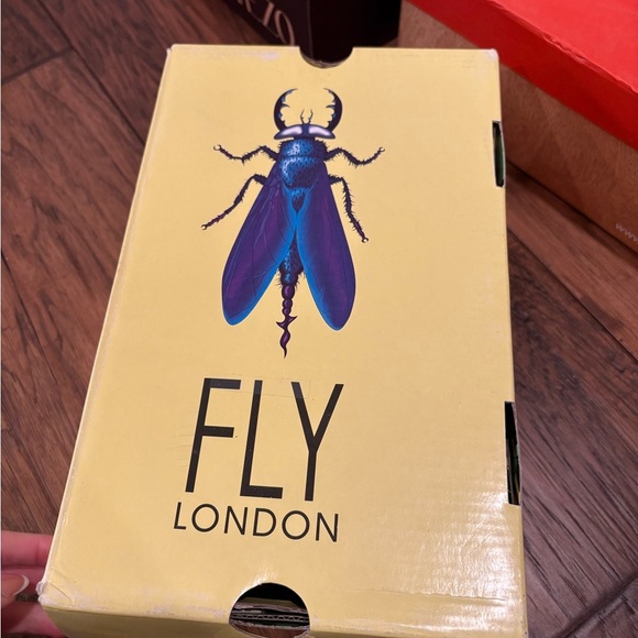 Black leather gold buckle sandals - Picture 7 of 7